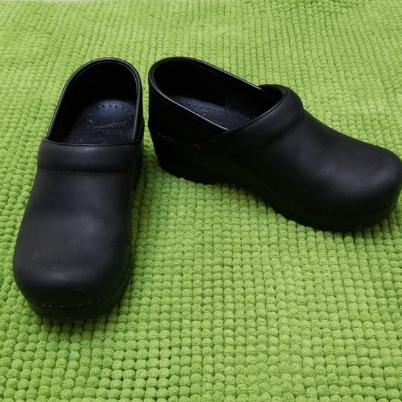dansko clogs size 5